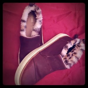 Tom's size 8 women's leather/faux fur Paxtons